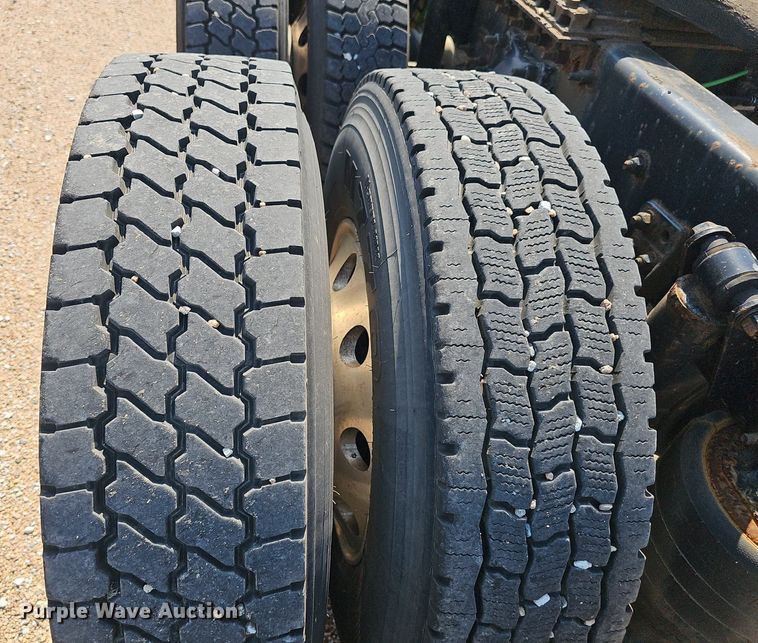 image for item DP0913 2016 Freightliner Cascadia 125 semi truck