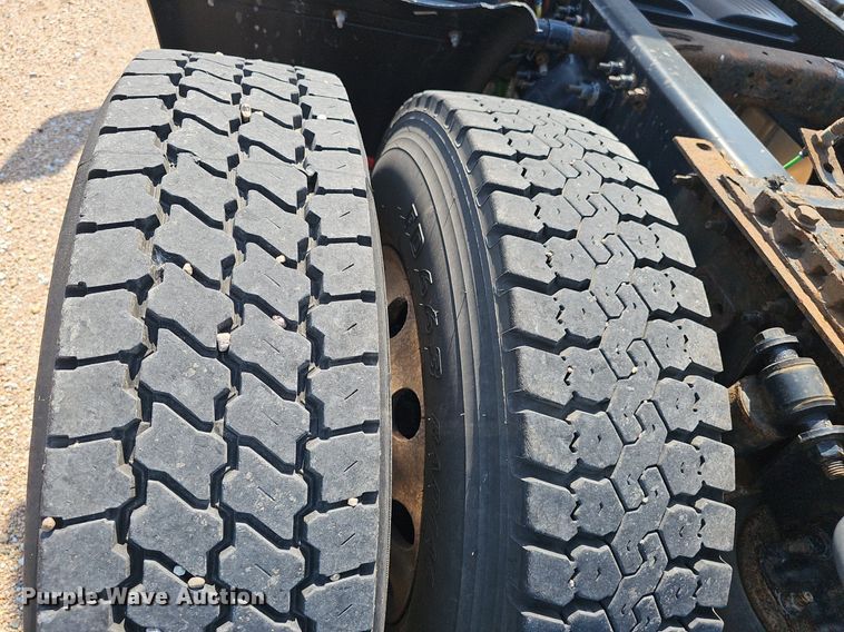 image for item DP0913 2016 Freightliner Cascadia 125 semi truck