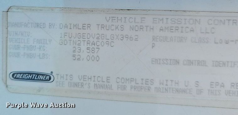 image for item DP0913 2016 Freightliner Cascadia 125 semi truck