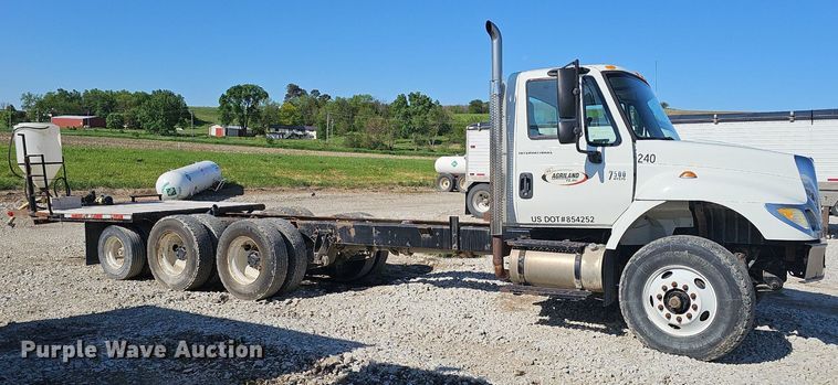 image for item DP6416 2007 International 7500 truck cab and chassis