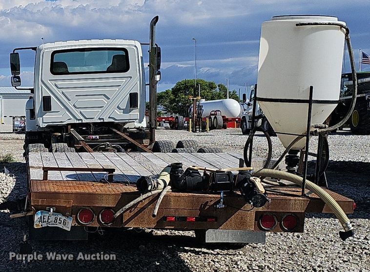 image for item DP6416 2007 International 7500 truck cab and chassis