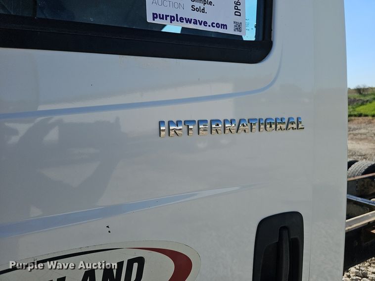 image for item DP6416 2007 International 7500 truck cab and chassis