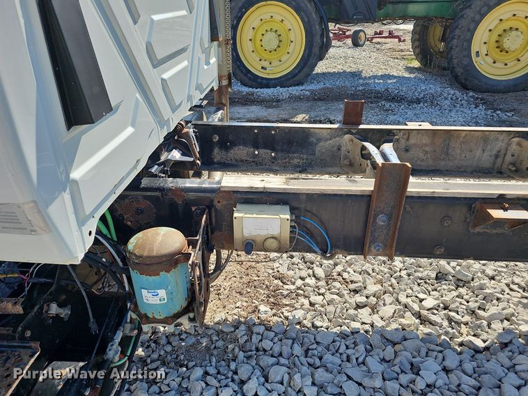 image for item DP6416 2007 International 7500 truck cab and chassis