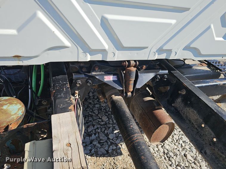 image for item DP6416 2007 International 7500 truck cab and chassis