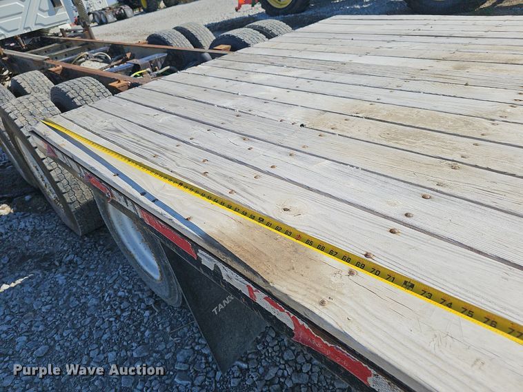 image for item DP6416 2007 International 7500 truck cab and chassis