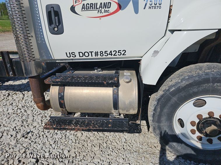 image for item DP6416 2007 International 7500 truck cab and chassis