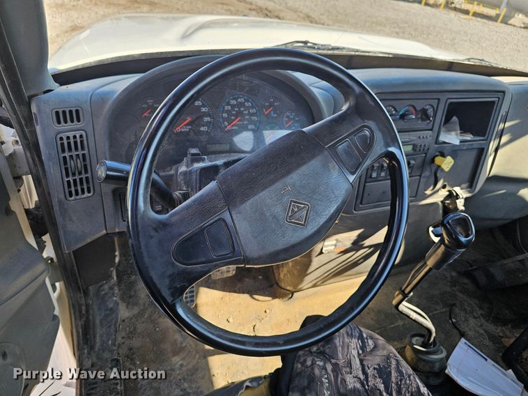 image for item DP6416 2007 International 7500 truck cab and chassis