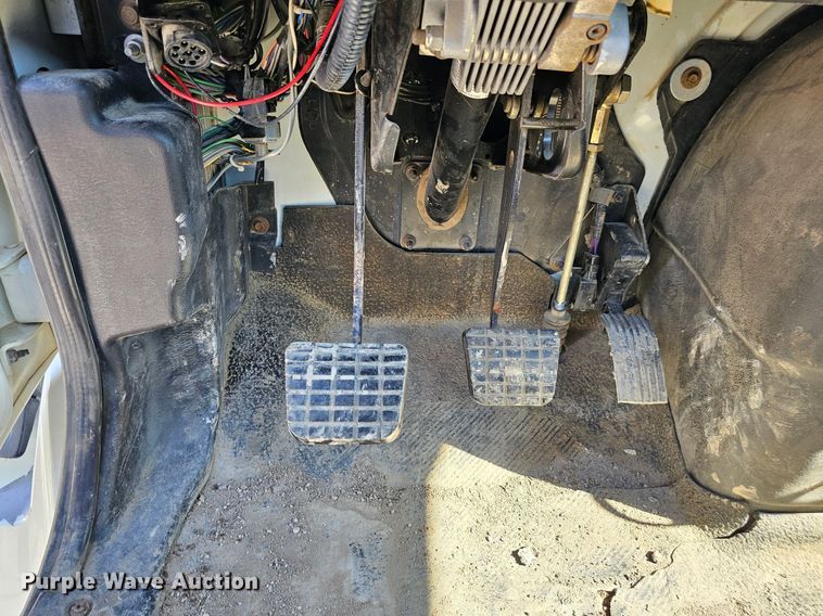 image for item DP6416 2007 International 7500 truck cab and chassis