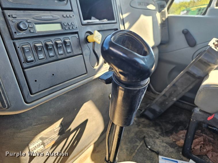 image for item DP6416 2007 International 7500 truck cab and chassis