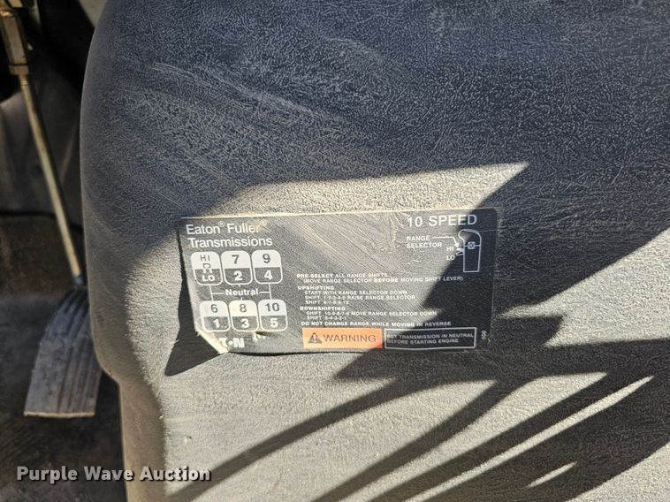 image for item DP6416 2007 International 7500 truck cab and chassis