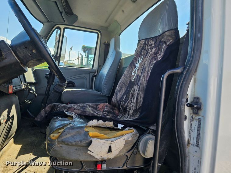 image for item DP6416 2007 International 7500 truck cab and chassis