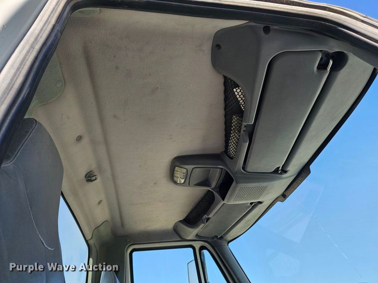 image for item DP6416 2007 International 7500 truck cab and chassis