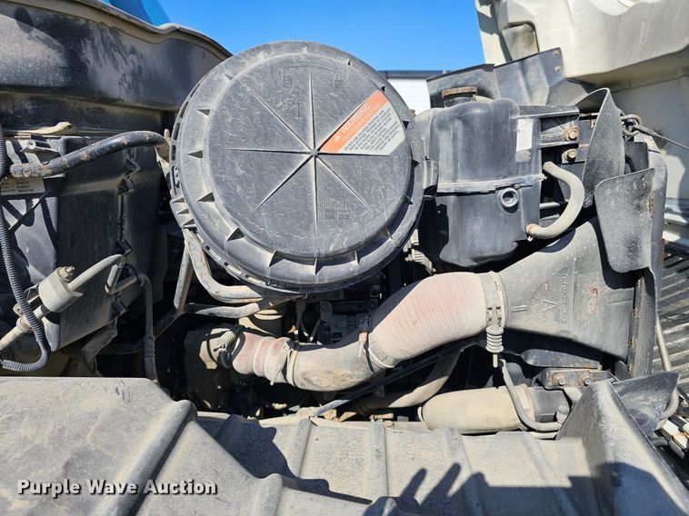 image for item DP6416 2007 International 7500 truck cab and chassis