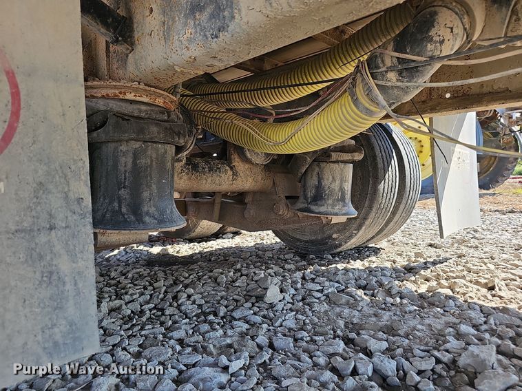 image for item DP6416 2007 International 7500 truck cab and chassis