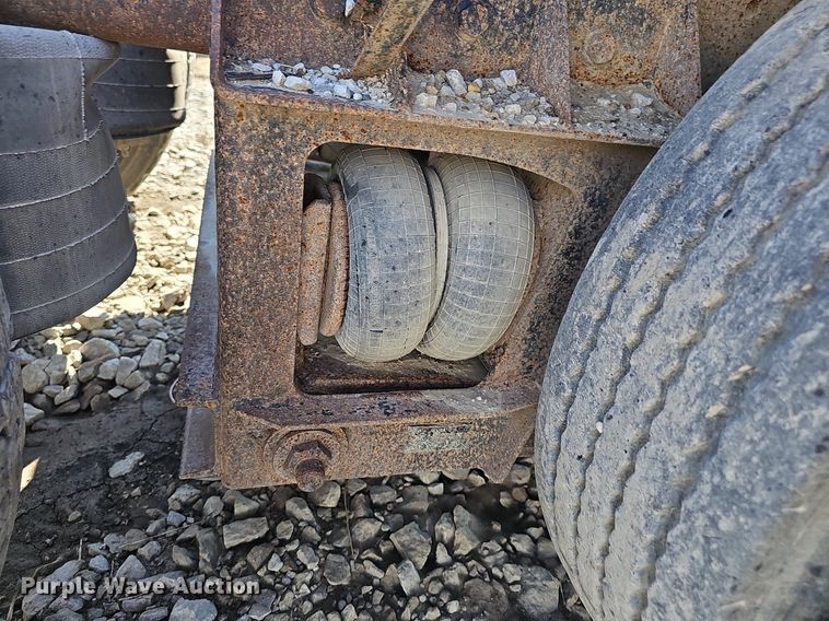 image for item DP6416 2007 International 7500 truck cab and chassis