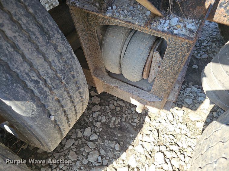 image for item DP6416 2007 International 7500 truck cab and chassis