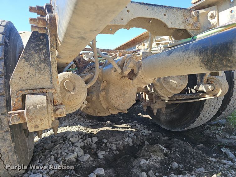 image for item DP6416 2007 International 7500 truck cab and chassis