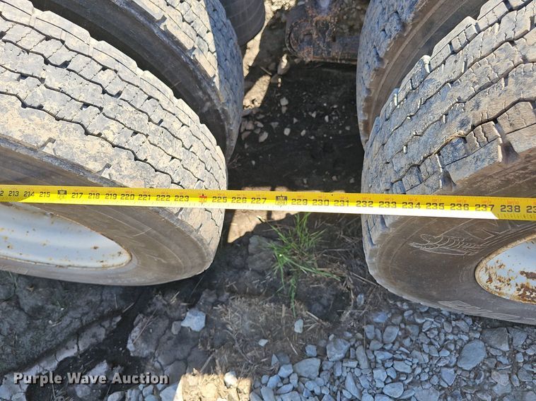 image for item DP6416 2007 International 7500 truck cab and chassis