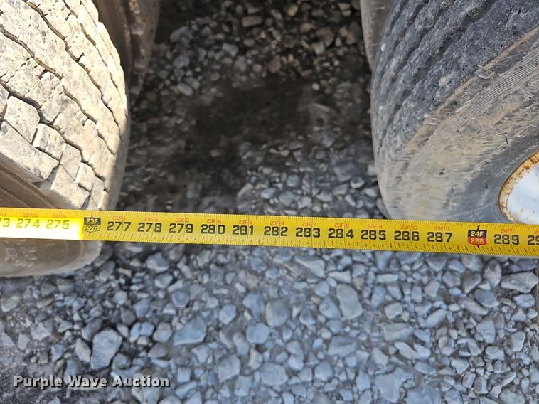 image for item DP6416 2007 International 7500 truck cab and chassis