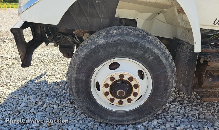 image for item DP6416 2007 International 7500 truck cab and chassis