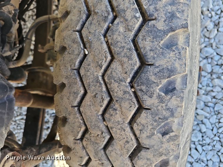 image for item DP6416 2007 International 7500 truck cab and chassis