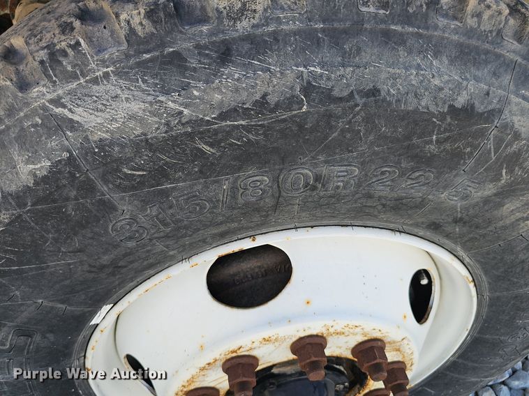 image for item DP6416 2007 International 7500 truck cab and chassis