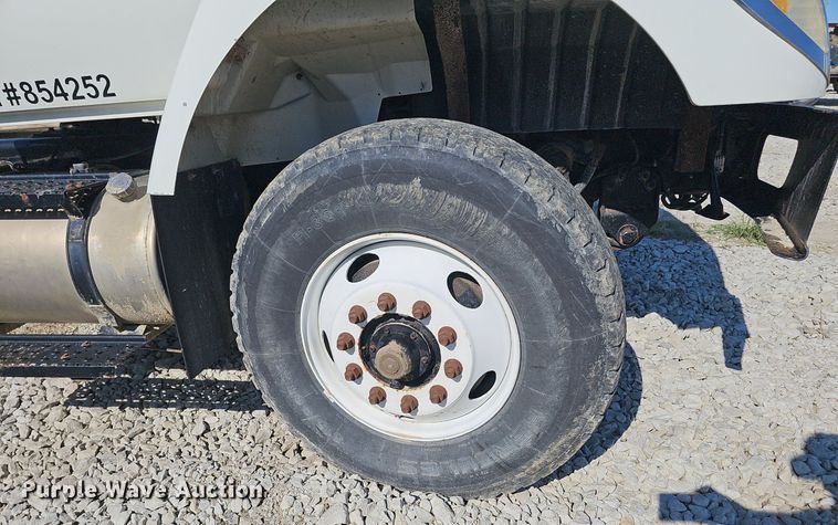 image for item DP6416 2007 International 7500 truck cab and chassis