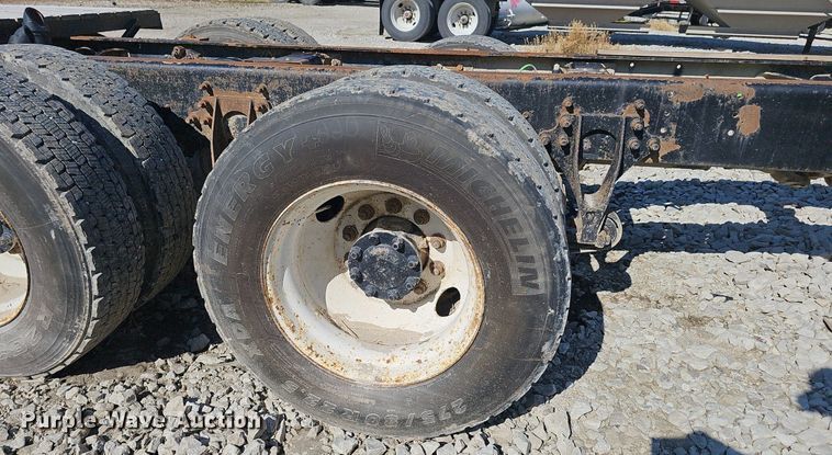 image for item DP6416 2007 International 7500 truck cab and chassis