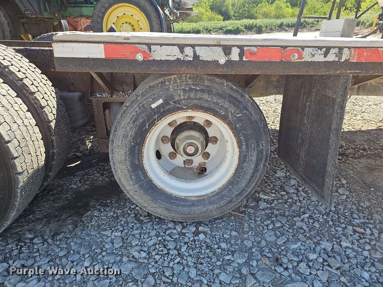 image for item DP6416 2007 International 7500 truck cab and chassis