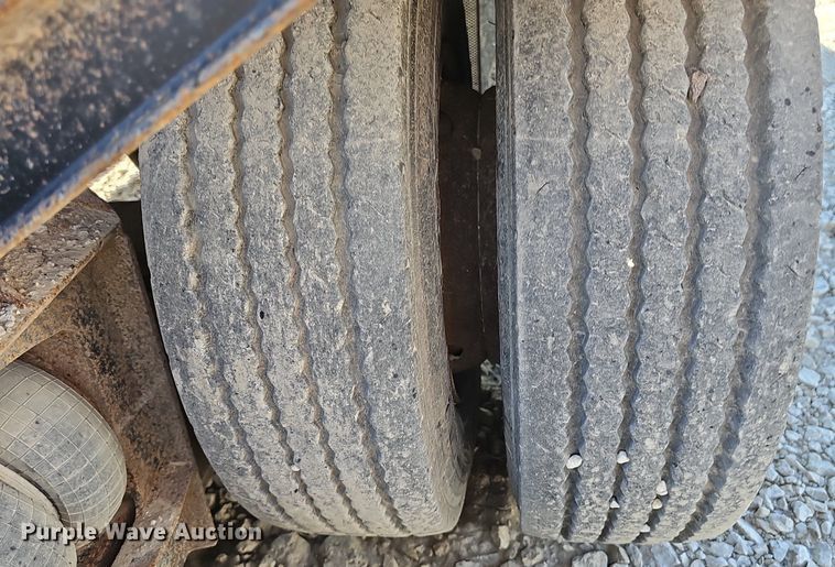 image for item DP6416 2007 International 7500 truck cab and chassis