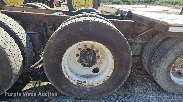 image for item DP6416 2007 International 7500 truck cab and chassis