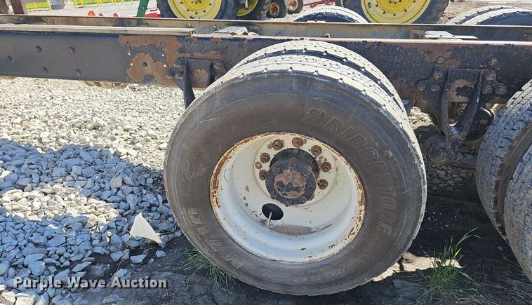 image for item DP6416 2007 International 7500 truck cab and chassis