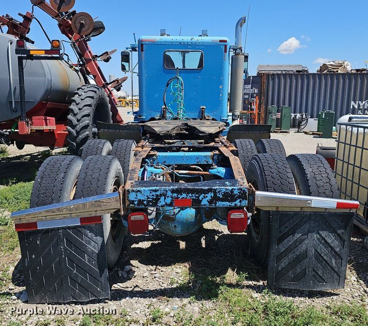 image for item DP6421 1996 Peterbilt 377 semi truck