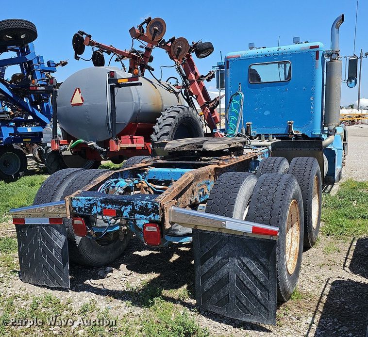 image for item DP6421 1996 Peterbilt 377 semi truck