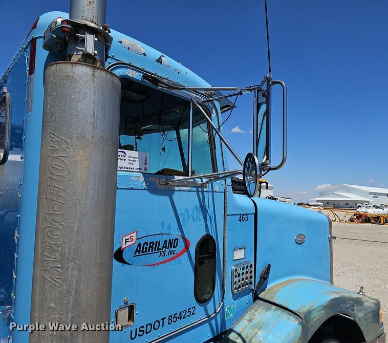 image for item DP6421 1996 Peterbilt 377 semi truck