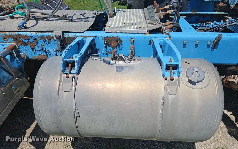 image for item DP6421 1996 Peterbilt 377 semi truck