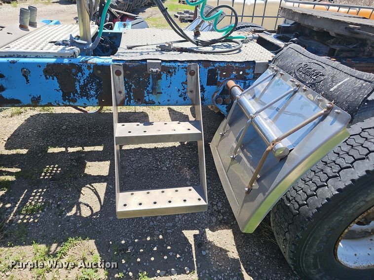 image for item DP6421 1996 Peterbilt 377 semi truck