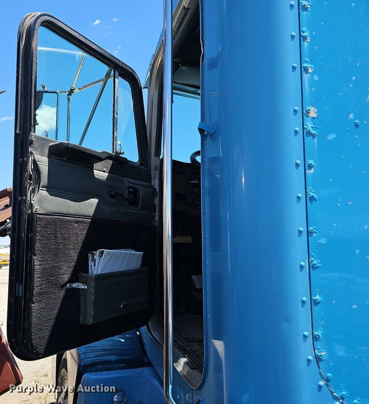 image for item DP6421 1996 Peterbilt 377 semi truck