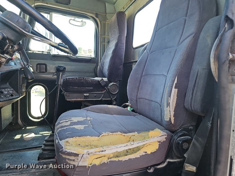 image for item DP6421 1996 Peterbilt 377 semi truck