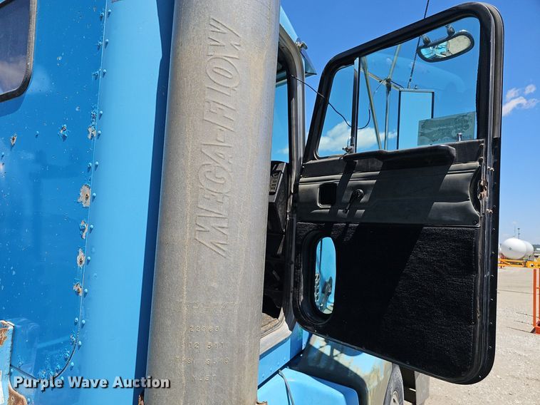 image for item DP6421 1996 Peterbilt 377 semi truck