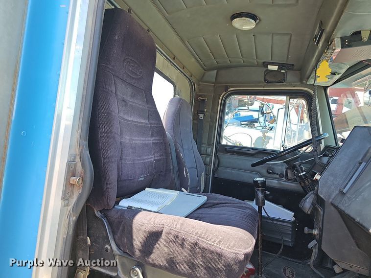 image for item DP6421 1996 Peterbilt 377 semi truck