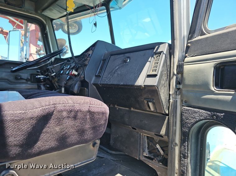 image for item DP6421 1996 Peterbilt 377 semi truck