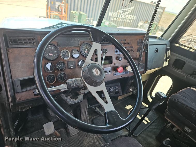 image for item DP6421 1996 Peterbilt 377 semi truck