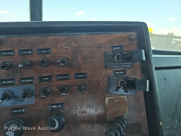 image for item DP6421 1996 Peterbilt 377 semi truck