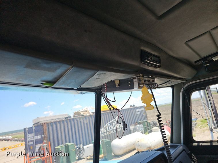 image for item DP6421 1996 Peterbilt 377 semi truck