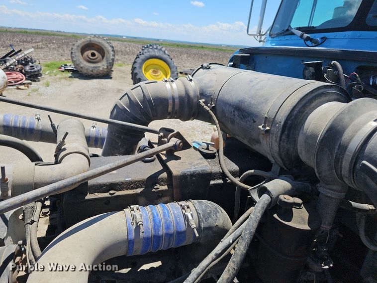 image for item DP6421 1996 Peterbilt 377 semi truck