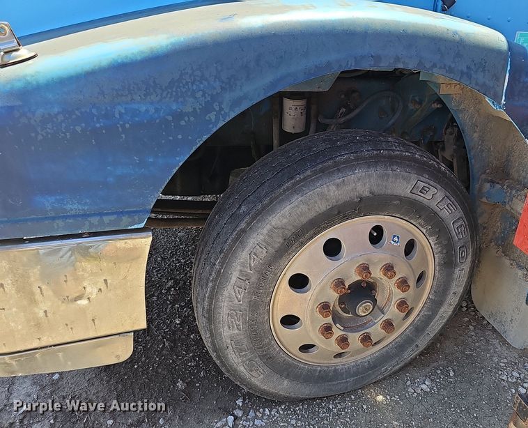 image for item DP6421 1996 Peterbilt 377 semi truck