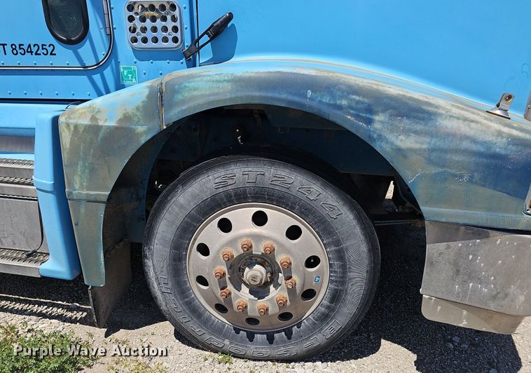 image for item DP6421 1996 Peterbilt 377 semi truck