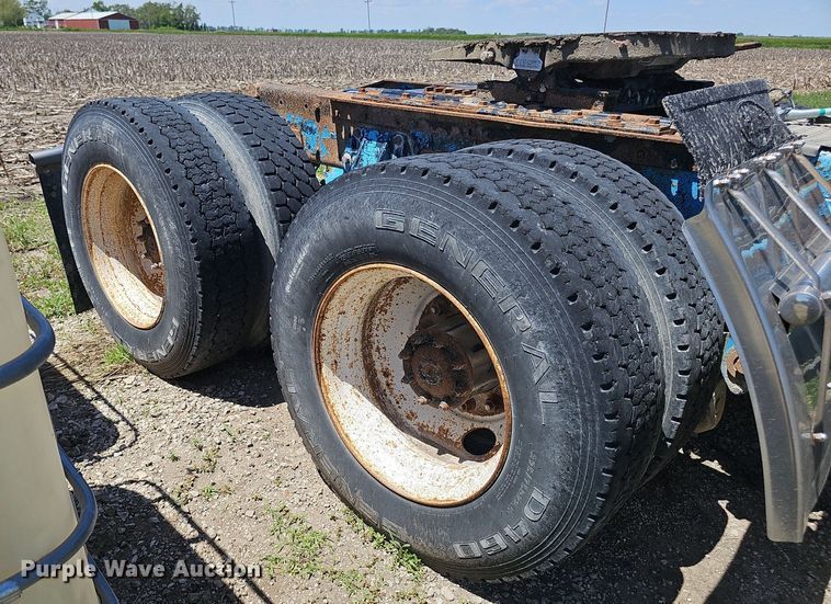 image for item DP6421 1996 Peterbilt 377 semi truck