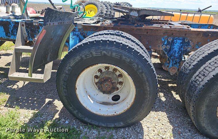 image for item DP6421 1996 Peterbilt 377 semi truck